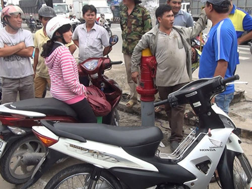 ten-cuop-bo-xe-chay-bo-khi-bi-nguoi-phu-nu-truy-duoi-4.jpg