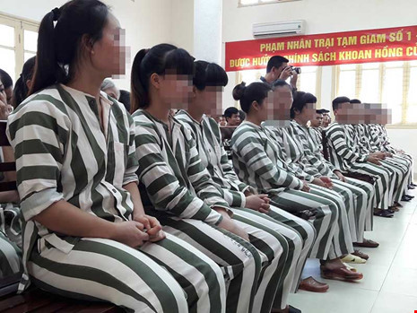pham-nhan-nu-duoc-gap-chong-nhung-phai-tranh-thai-1.jpg
