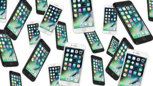 co gai bat ca 20 tay kiem 20 chiec iphone 7 roi ban di mua nha 3.jpg