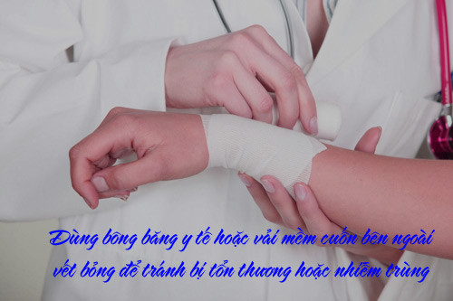chuyen-gia-huong-dan-cach-so-cuu-don-gian-hieu-qua-khi-tre-bi-bong-bong4.jpg