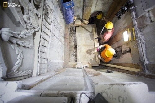 1477883505-ng-news-christ-tomb-005.jpg