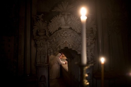 1477883616-02_church_holy_sepulchre.jpg