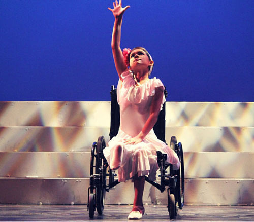 co gai ung thu tro thanh vu cong ballet du chi co 1 chan khien trieu nguoi ne phuc 2.jpg