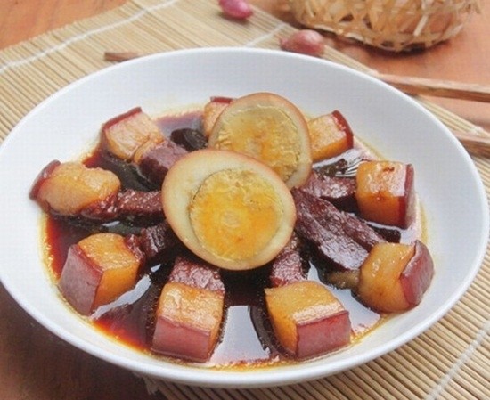 thit kho trung
