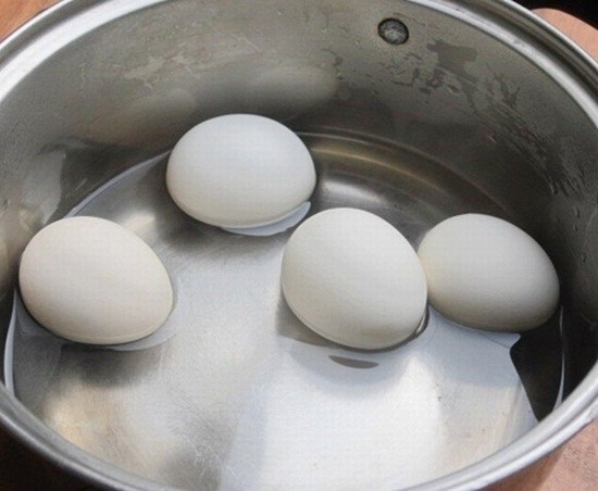 thit kho trung 3