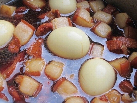 thit kho trung 6