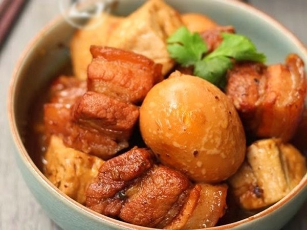 thit kho nuoc dua