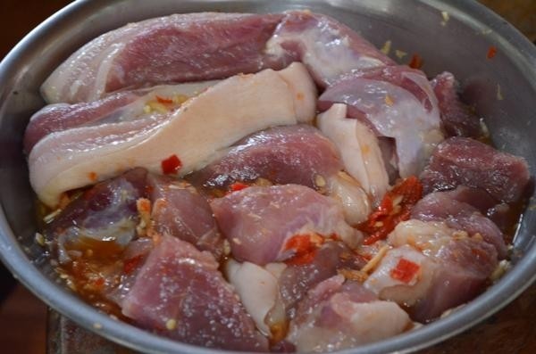 thit kho nuoc dua