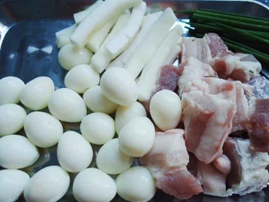 thit kho dua trung cut 1