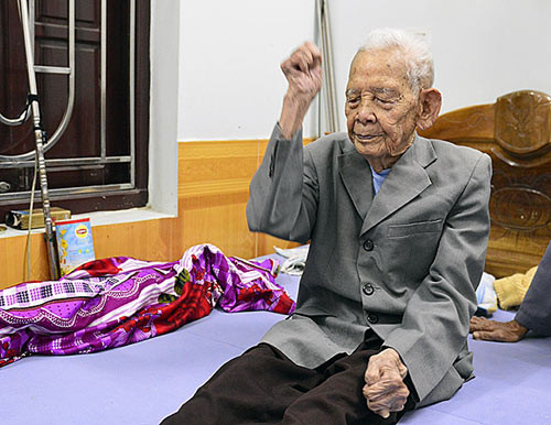 bac-ninh-cu-ong-105-tuoi-co-ban-chan-ky-la-1.jpg