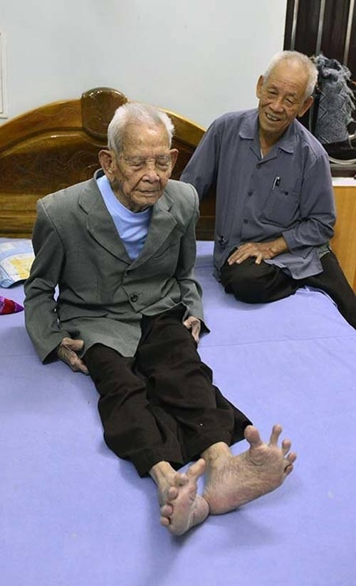 bac-ninh-cu-ong-105-tuoi-co-ban-chan-ky-la-2.jpg