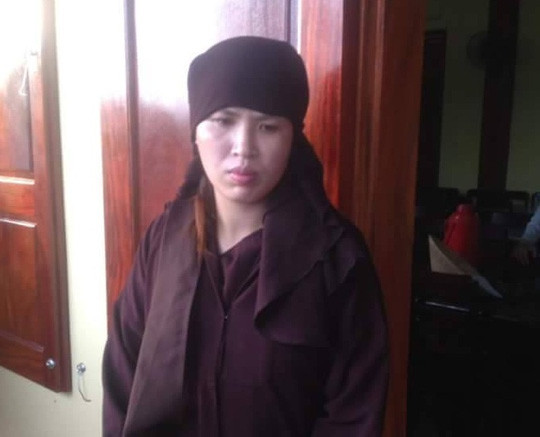 cap vo chong gia su di quyen gop tien xay chua de lua dao 1.jpg