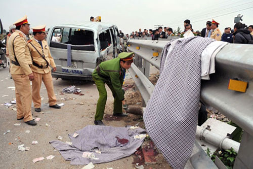 vuot qua noi dau di an co thanh gio 9 nguoi 6.jpg