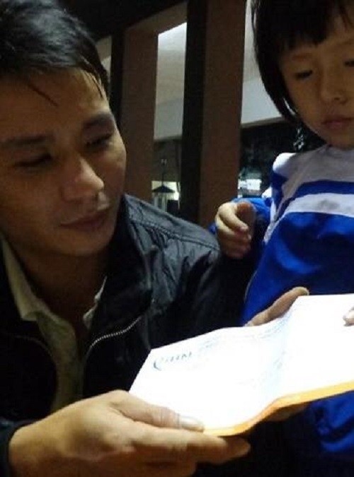 xot xa nguoi bo luc bat tong tam nhin con 5 tuoi gong minh chong bao benh benh nhi2.jpg