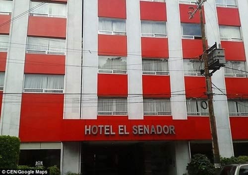 du khach ngu voi xac chet trong khach san suot 1 tuan 2.jpg