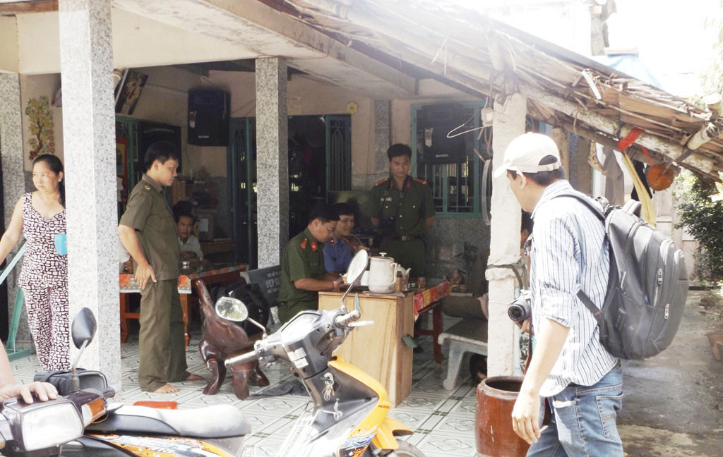 thay-vo-au-yem-ban-than-rut-dao-dam-chet-tinh-dich-2.jpg