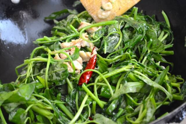 rau-muong-xao-chao-8