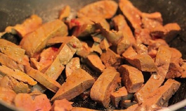 gan-heo-xao-chua-ngot-3