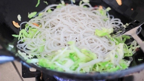 bap cai xao mien4