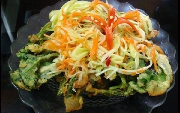 goi-rau-muong-chien-gion-4
