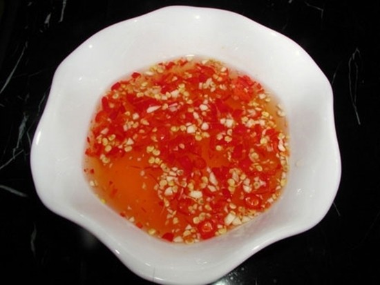 goi-rau-muong-chien-gion-2