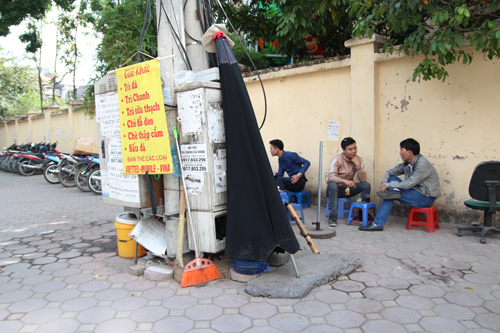 ha noi nhieu nguoi danh cuoc mang song cua minh duoi tram dien 3.jpg