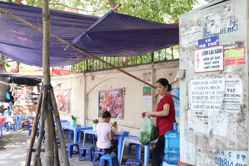ha noi nhieu nguoi danh cuoc mang song cua minh duoi tram dien 9.jpg