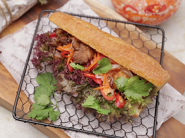 banh mi kep thit ga