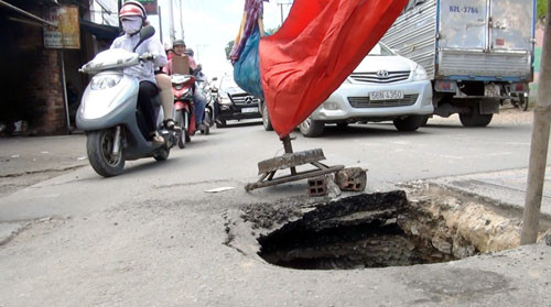 mat duong o sai gon bat ngo bien mat tao ho sau 2m 1.jpg