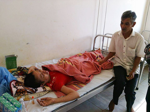 quan long hoan canh nguoi dan ong gia cham me bai liet vo benh nan y va 3 con nho 1.jpg