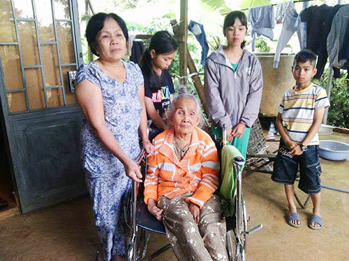 quan long hoan canh nguoi dan ong gia cham me bai liet vo benh nan y va 3 con nho 2.jpg