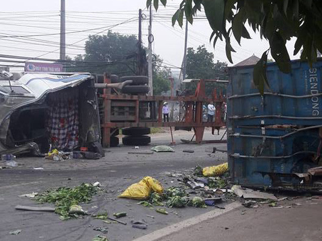 ha-noithung-xe-container-vang-xuong-duong-2-nguoi-tu-nan-2.jpg