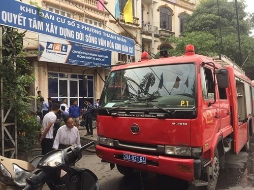 chay-nha-4-tang-o-tran-khat-chan-khoi-den-cuon-kin-troi-2.jpg