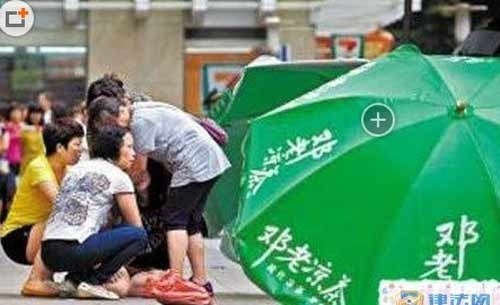 nguoi dan ong roi tu tang 29 trung em be 10 thang tuoi ca 2 cung tu vong a1.jpg