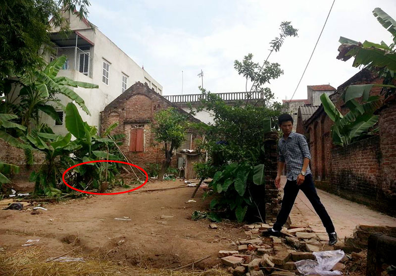 vu chon xac 2 be gai gap nguoi giai cuu co gai bi nghi pham hiep dam 8.jpg