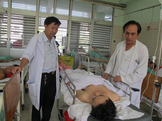 nam thanh nien la het khong cho bac si noi cua quy dut lia 5.jpg