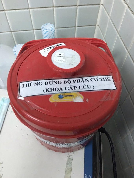 nam thanh nien la het khong cho bac si noi cua quy dut lia 6.jpg