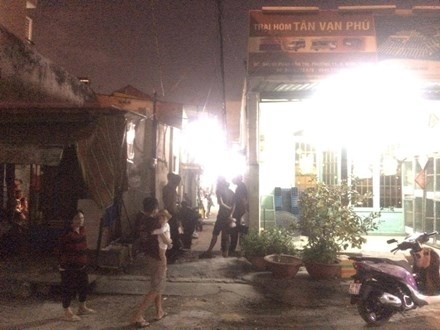 dang-ngoi-trong-nha-bi-ke-nghi-ngao-da-xong-vao-dam-chet-4.jpg