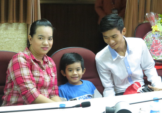 be-trai-bi-coc-sat-dam-thung-tim-phoi-hoi-phuc-ky-dieu-5.jpg