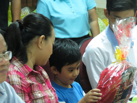 be-trai-bi-coc-sat-dam-thung-tim-phoi-hoi-phuc-ky-dieu-9.jpg