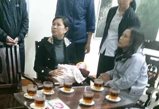 be trai con do hon bi bo roi trong dem mua ret 8.jpg