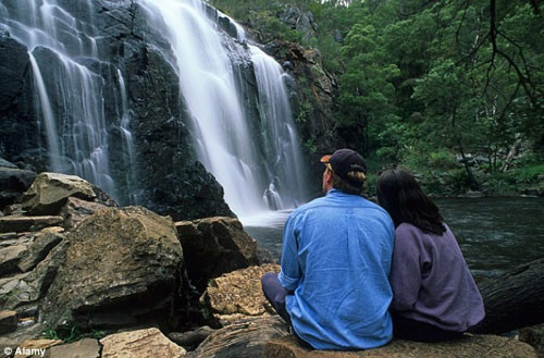 nhung-dam-cuoi-ky-la-khien-moi-nguoi-phai-giat-minh-te-ngua-khi-biet-ly-do-zing_co_gai.jpg