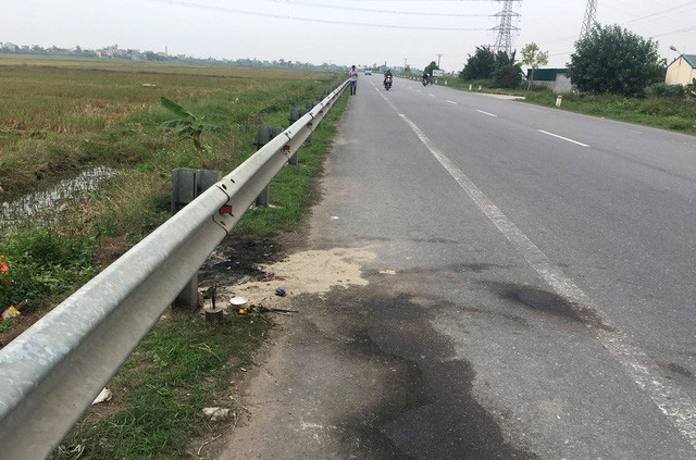 vu nguoi me tu vong khi cho con bang xe sh mao danh khieu nai vi sot ruot 3.jpg