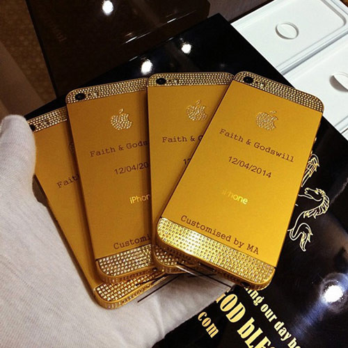 dam cuoi sieu khung khach tham du duoc tang phong bi tien iphone dat vang a.jpg