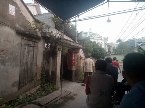 tin moi nhat vu be trai 9 tuoi bi chem tu vong tren giuong 2.jpg