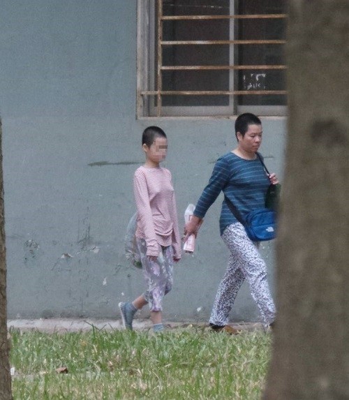 nguyen nhan nao khien be gai 11 tuoi bi me giam long khong cho di hoc 3.jpg