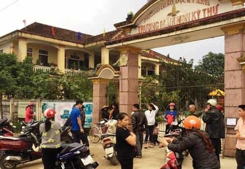 nghi van doi tuong tao ton xong vao lop mam non bat coc tre em a2.jpg