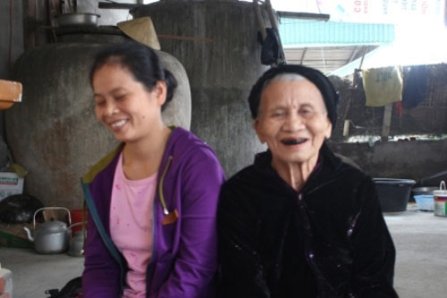 chuyen la nguoi phu nu an khe thay com van song 15 nam qua 3.jpg