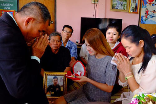 dam cuoi cua co gai xinh dep voi ban trai da qua doi khien bao nguoi roi nuoc mat 7.jpg