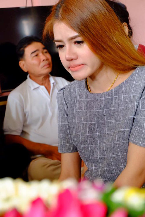 dam cuoi cua co gai xinh dep voi ban trai da qua doi khien bao nguoi roi nuoc mat 1.jpg